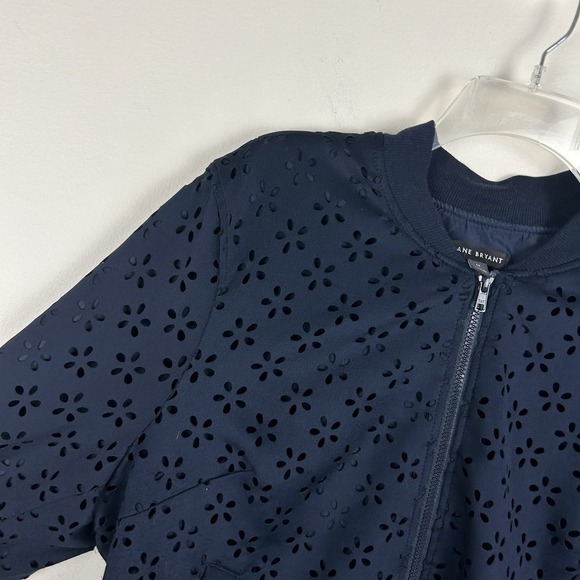 Lane Bryant Plus Size Navy Blue Floral Eyelet Front Zip Bomber Jacket 1X - Picture 5 of 9